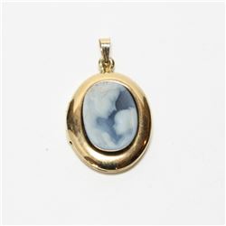 10K Yellow Gold Mother & Baby Cameo Locket.  Locket measures just over 1' in length.  Total weight o