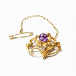 Lady's Antique 14K  Yellow Gold Amethyst Brooch with Safety Chain. Brooch measures 1" wide by 3/4" l