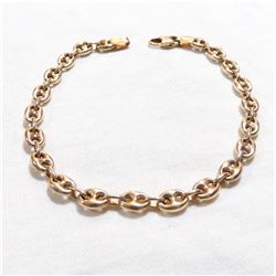 Lady's 10K Yellow Gold Gucci-link Bracelet. Measures 7  1/4" in length with a total weight of 4.57 g