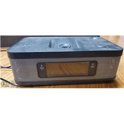 MEMOREX  TABLE CLOCK / AM / FM / ALARM RADIO