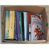 Image 1 : ESTATE BOX OF BOOKS ABOUT COLLECTIBLES INCLUDING