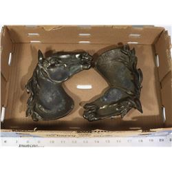 ESTATE FLAT WITH TWO METAL HORSE HEAD