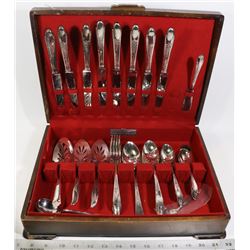 ESTATE ROGERS FLATWARE SET IN CASE