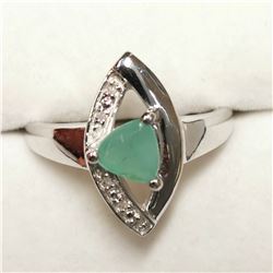 RHODIUM PLATED ST.SILVER EMERALD(0.6CT) RING