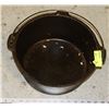 Image 1 : CAST IRON POT