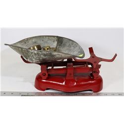 VINTAGE METAL BALANCING SCALE