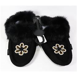 LADIES MOCCASINS SIZE 9