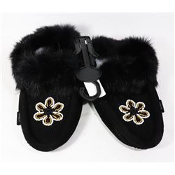 LADIES MOCCASINS SIZE 8