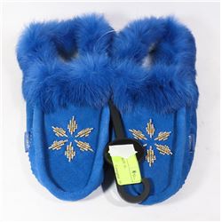 LADIES MOCCASINS SIZE 9