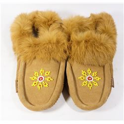 LADIES MOCCASINS SIZE 10