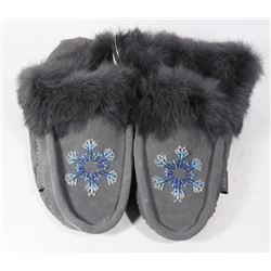 LADIES MOCCASINS SIZE 7