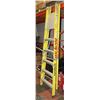 Image 1 : 8' FIBERGLASS STEP LADDER - FEATHER LITE