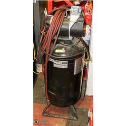 25 GALLON STAND UP 135PSI AIR COMPRESSOR