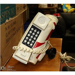 WHITE GOLF BAG WITH CLUBS PHONE WORKS