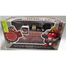 M & M'S FIRE TRUCK IN BOX LIGHTS UP