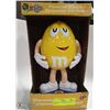 Image 1 : M & M'S YELLOW HOLDING BELLY IN BOX