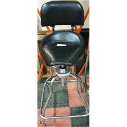 UNIQUE SEAT ON HYDRAULIC LIFT STOOL