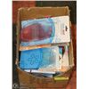 Image 1 : BOX OF VARIOUS INDIVIDUALLY PACKAGED REUSABLE HOT/