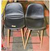 Image 1 : LOT OF 2 BAR STOOLS, METAL FRAME VINYL UPHOLSTERY