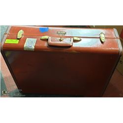 PENNEYSTOWN ANTIQUE CRAFT SUITCASE