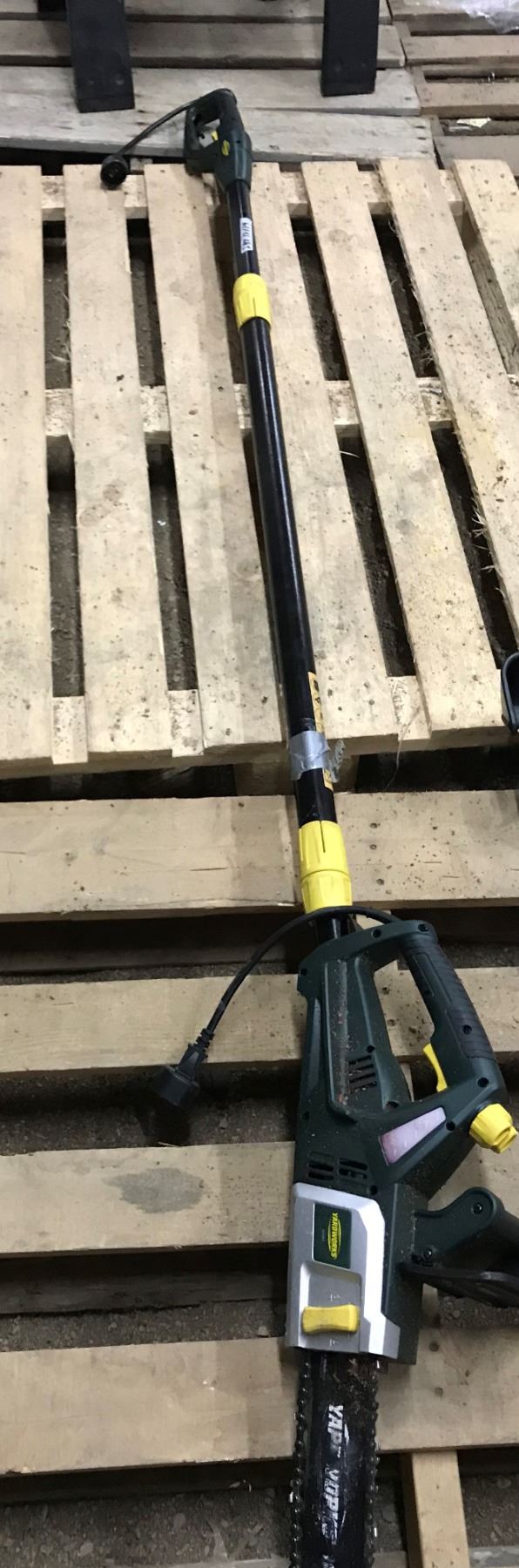 Yardworks Chain Saw & Pole Saw