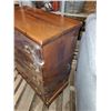 Image 3 : 4 DRAWER DRESSER (CHEST OF DRAWERS) 32W X 39H X 17"D