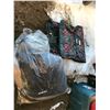 Image 1 : Garment Bag & Comforter