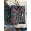 Image 3 : Garment Bag & Comforter