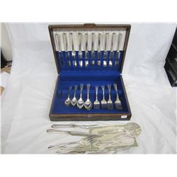 SET OF 74 PIECES OF RODGERS BROTHERS SILVER PLATES FLATWARE AND CHEST