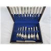 Image 2 : SET OF 74 PIECES OF RODGERS BROTHERS SILVER PLATES FLATWARE AND CHEST