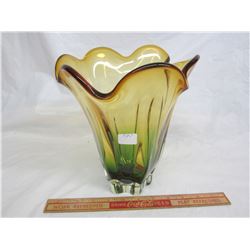 LARGE 1950'S GREEN TO AMBER ART GLASS VASE NO DAMAGE
