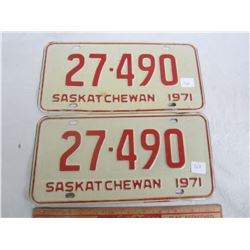 PAIR OF 1971 SASKATCHEWAN LICENSE PLATES