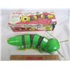 Image 2 : RARE 1950'S MR. WIGGLES CATERPILLAR TOY WITH ORIGINAL BOX
