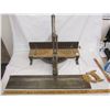 Image 2 : VINTAGE STANLEY NO. 358 MITER BOX WITH MATCHING USABLE SAW IS SHARP