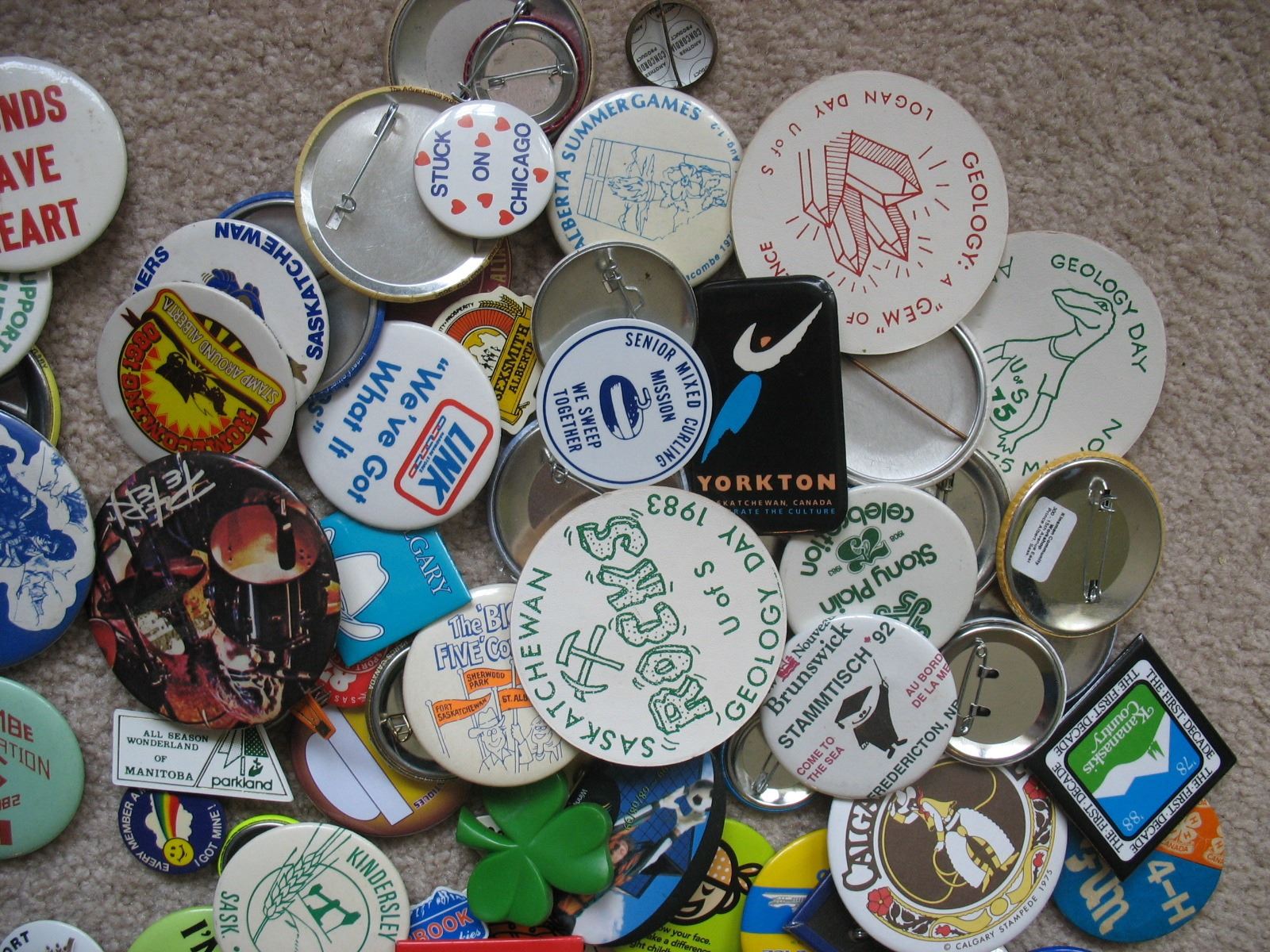 LARGE LOT OF PIN BACK BUTTONS