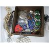 Image 4 : COSTUME JEWELRY LOT - FULL CIGAR BOX