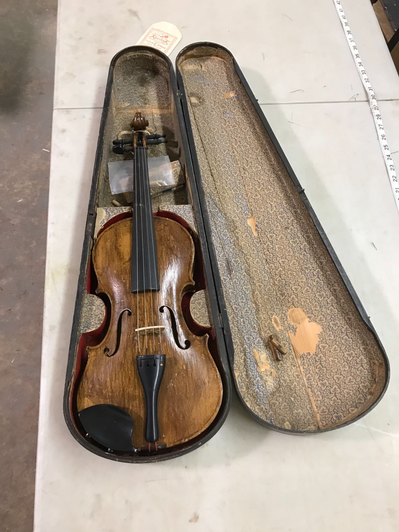 THE KEELOK QUICK ATTACHABLE STEEL VIOLIN E STRING AND CASE Schmalz