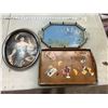Image 1 : 3 SERVING TRAYS