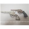 Image 2 : YOUNG BUFFALO BILL METAL CAP GUN AND # 962 8 SHOT GUN