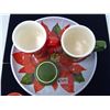 Image 4 : RED AND GREEN TEA MUGS W/LIDS AND XMAS PLATE