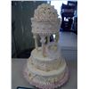 Image 2 : FAKE WEDDING CAKE DISPLAY AND KNIVES
