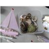 Image 3 : LOT OF SEASHELLS AND WOODEN DECORATIVE BOATS