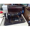Image 1 : VINATGE SEWING MACHINE