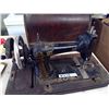 Image 2 : VINATGE SEWING MACHINE