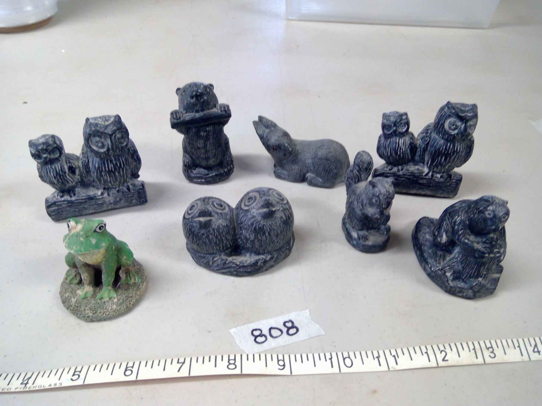 DECORATIVE FIGURINES