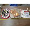 Image 4 : KITCHEN LOT, OVEN MITTS/TABLE PLACEMATS/POT HOLDERS ETC.
