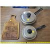 Image 1 : 2 COOKING POTS WITH LIDS AND WOODEN CUTTING BOARD