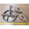 Image 1 : 2 SAD IRONS, 1 TRIVET & OLD PULLEY