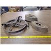 Image 3 : 2 SAD IRONS, 1 TRIVET & OLD PULLEY