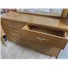 Image 2 : DRESSER & MIRROR